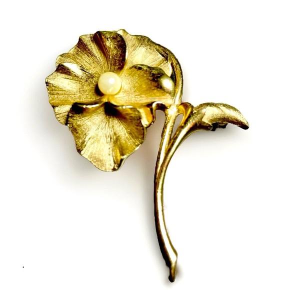 Pansy - Vintage Marcel Boucher Gold Plated Cultured Pearl Flower Brooch. #8376P - Picture 2 of 6